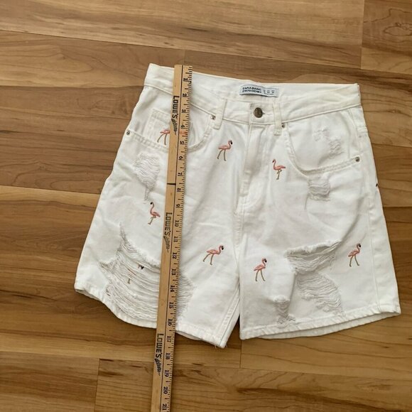 Zara Basic Z1975 Denim Shorts Size 4 White Distressed Pink Flamingoes - Picture 4 of 5